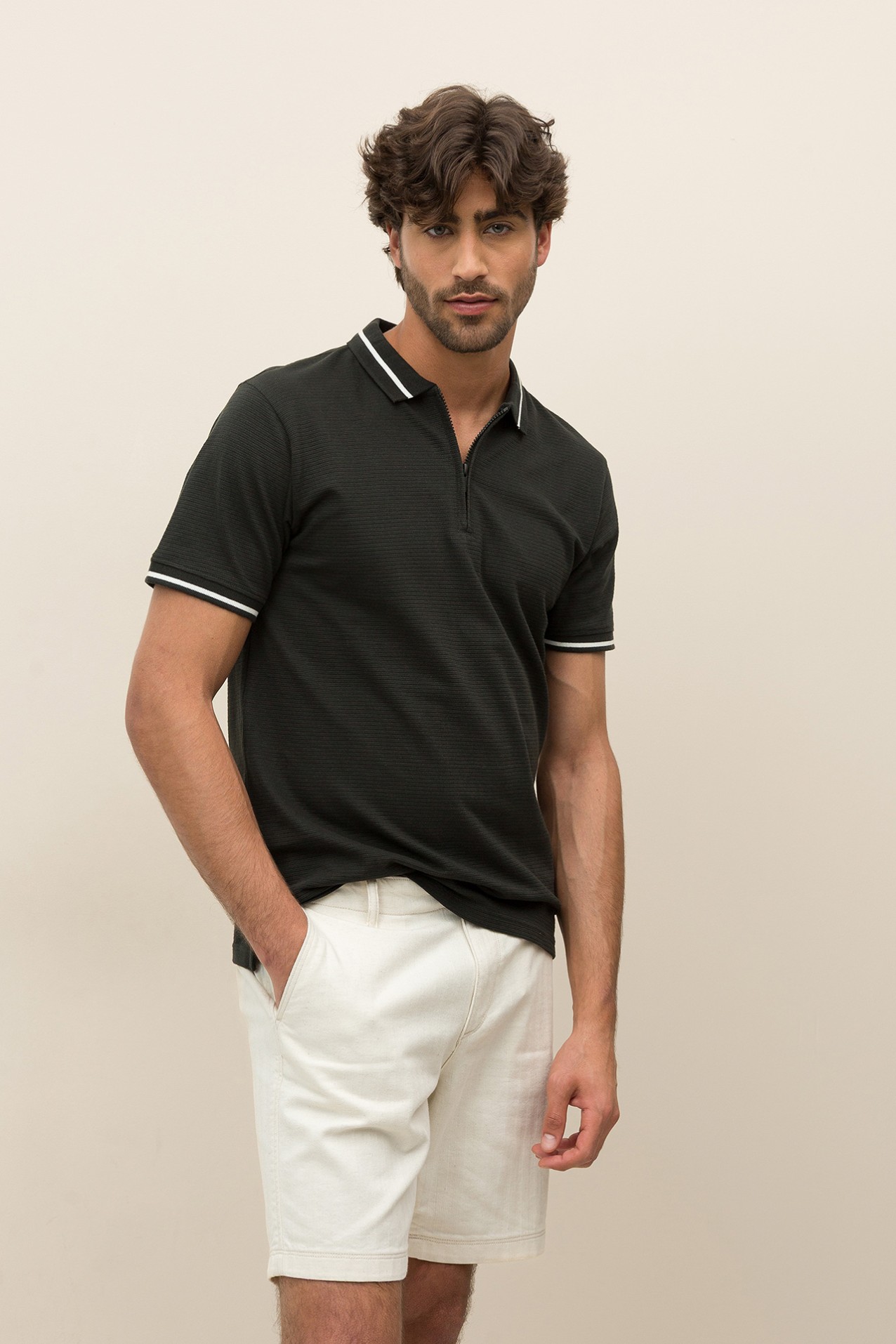 Polo Texturizada com Fecho