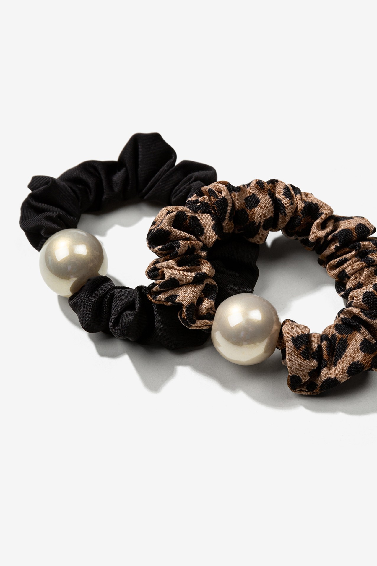 Pack of Pearl-Effect Scrunchies
