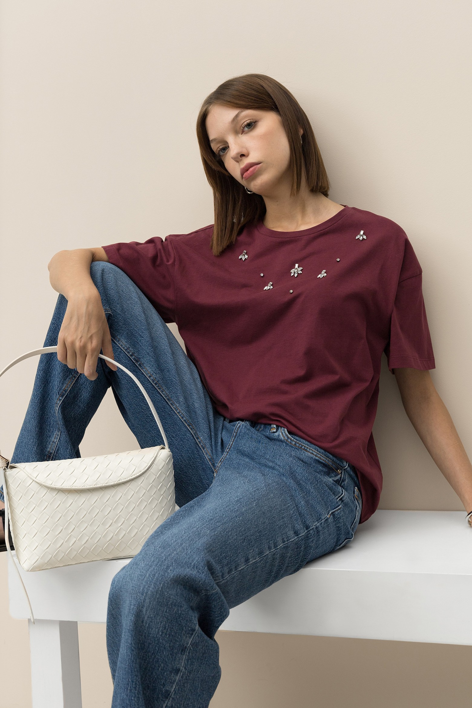 T-Shirt Relaxed com Joias