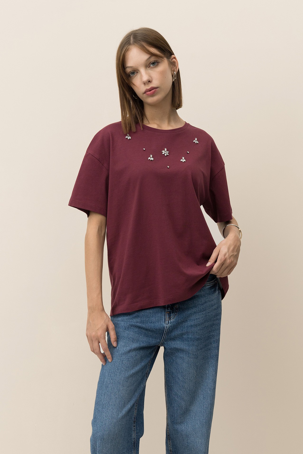 T-Shirt Relaxed com Joias