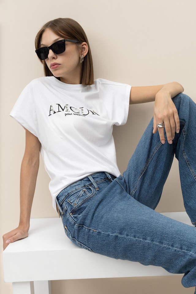 T-shirt Bordada com Missangas