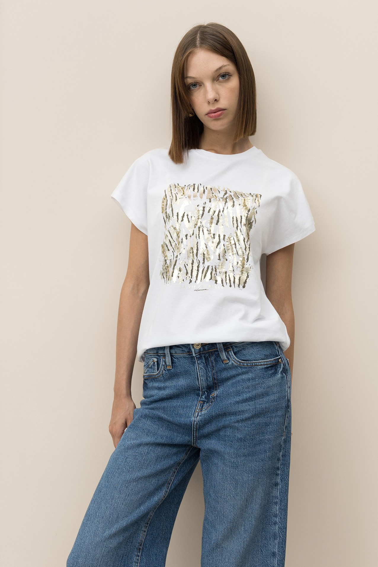 T-Shirt Estampada com Lantejoulas
