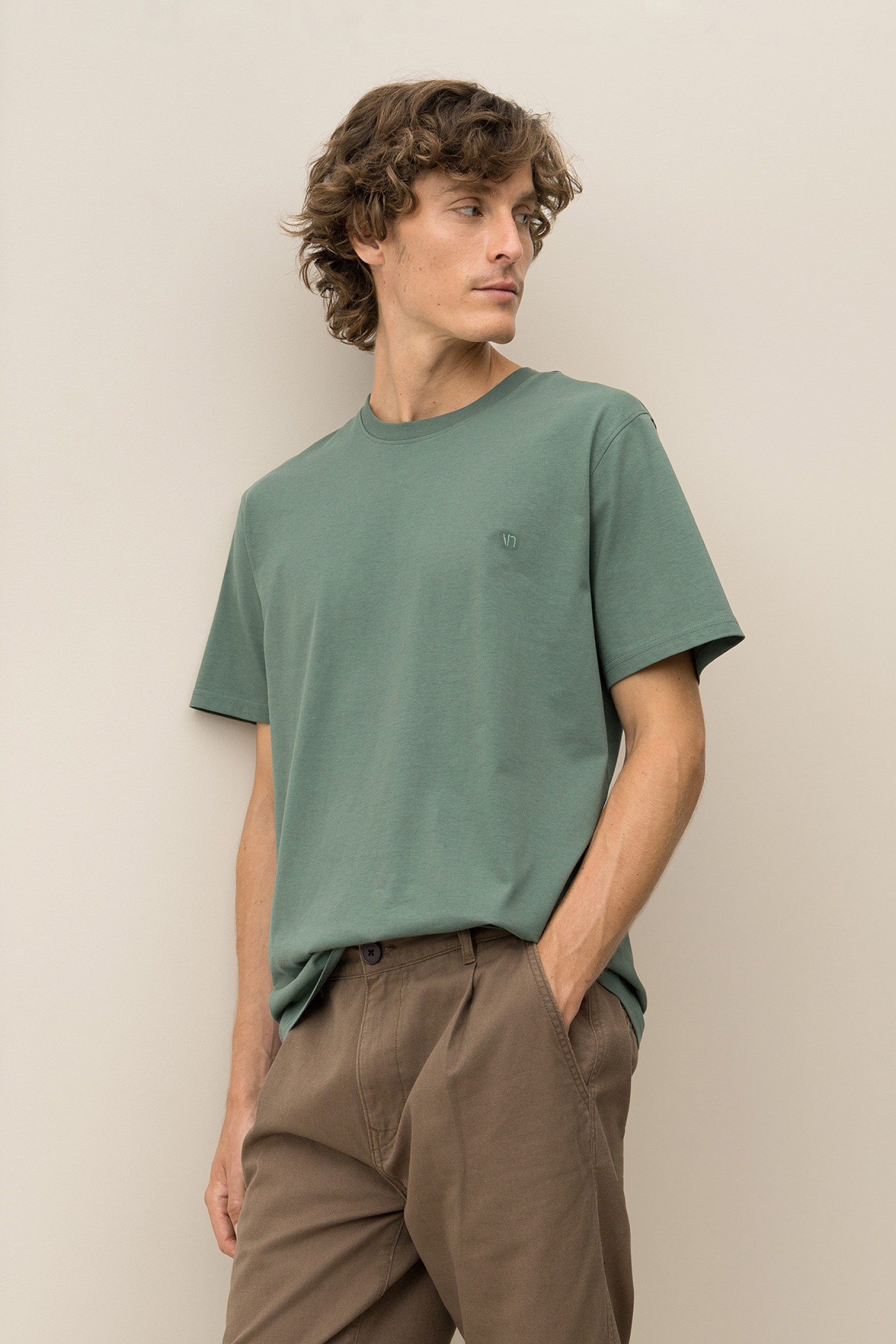 T-Shirt Regular com Logo Bordado