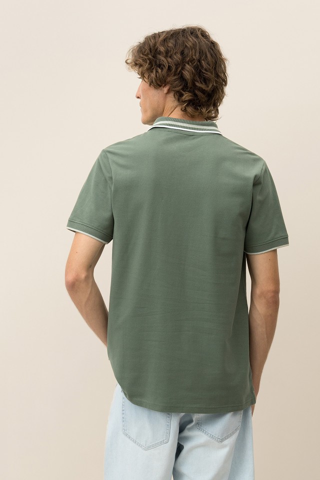 Polo Regular con Logo Polo Regular con Logo