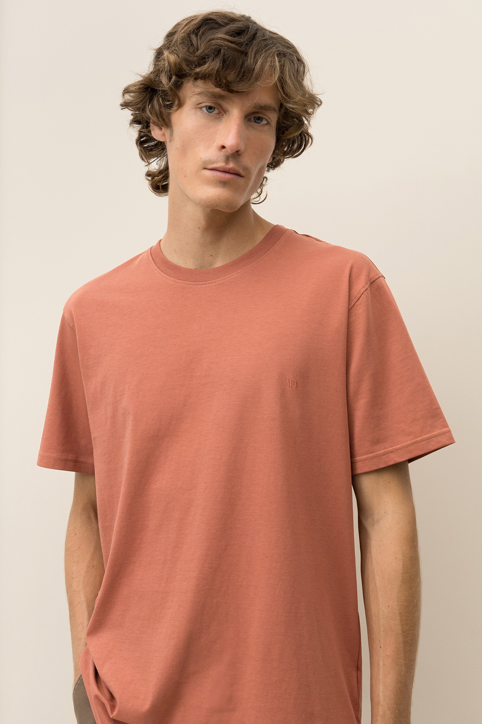 T-Shirt Regular com Logo Bordado