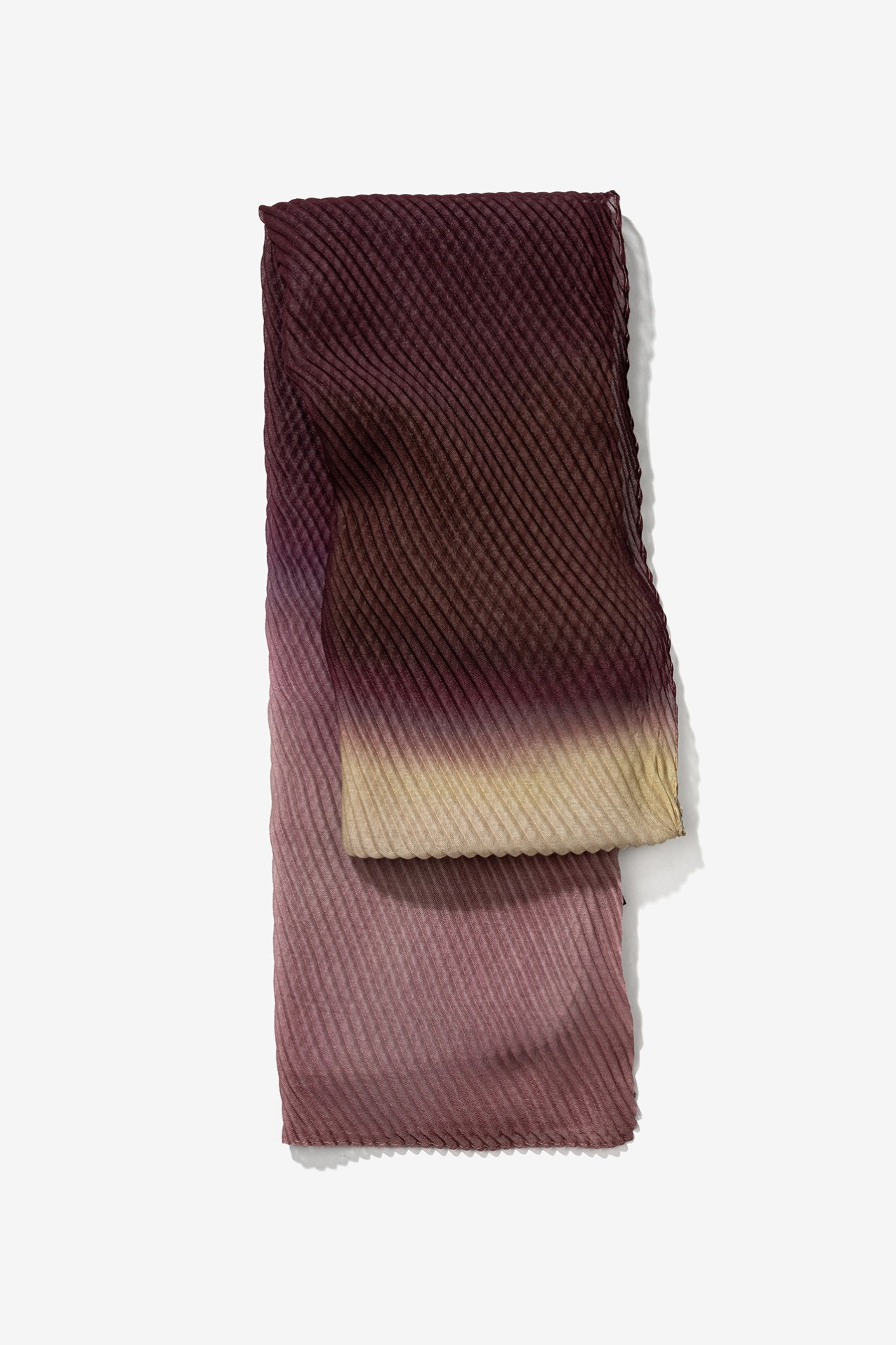Pleated Scarf with Gradient Print