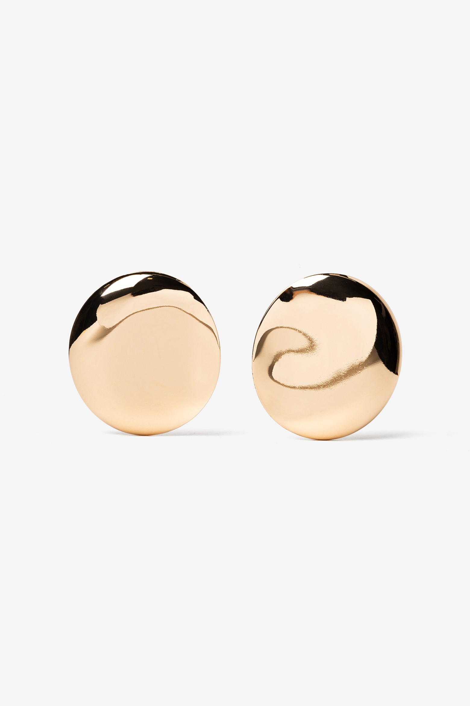 Pendientes dorados minimalistas