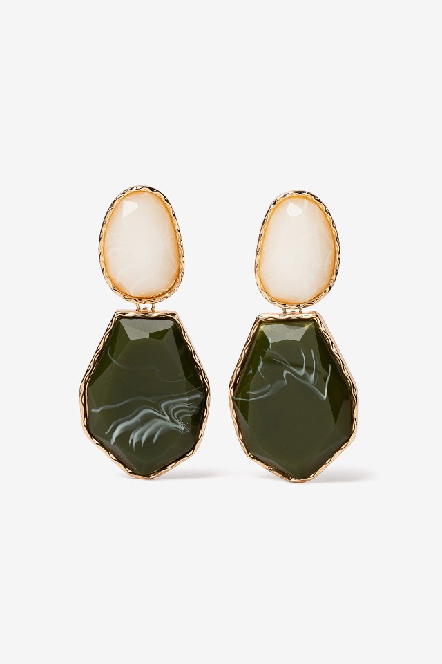 Pendientes dorados elegantes