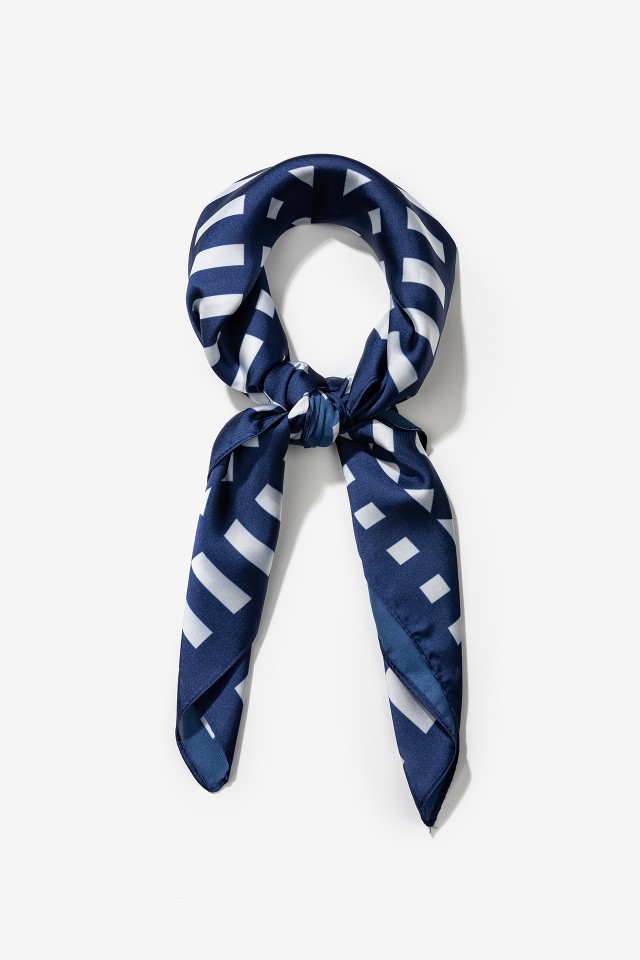 Bandana Acetinada Estampado Geomtrico