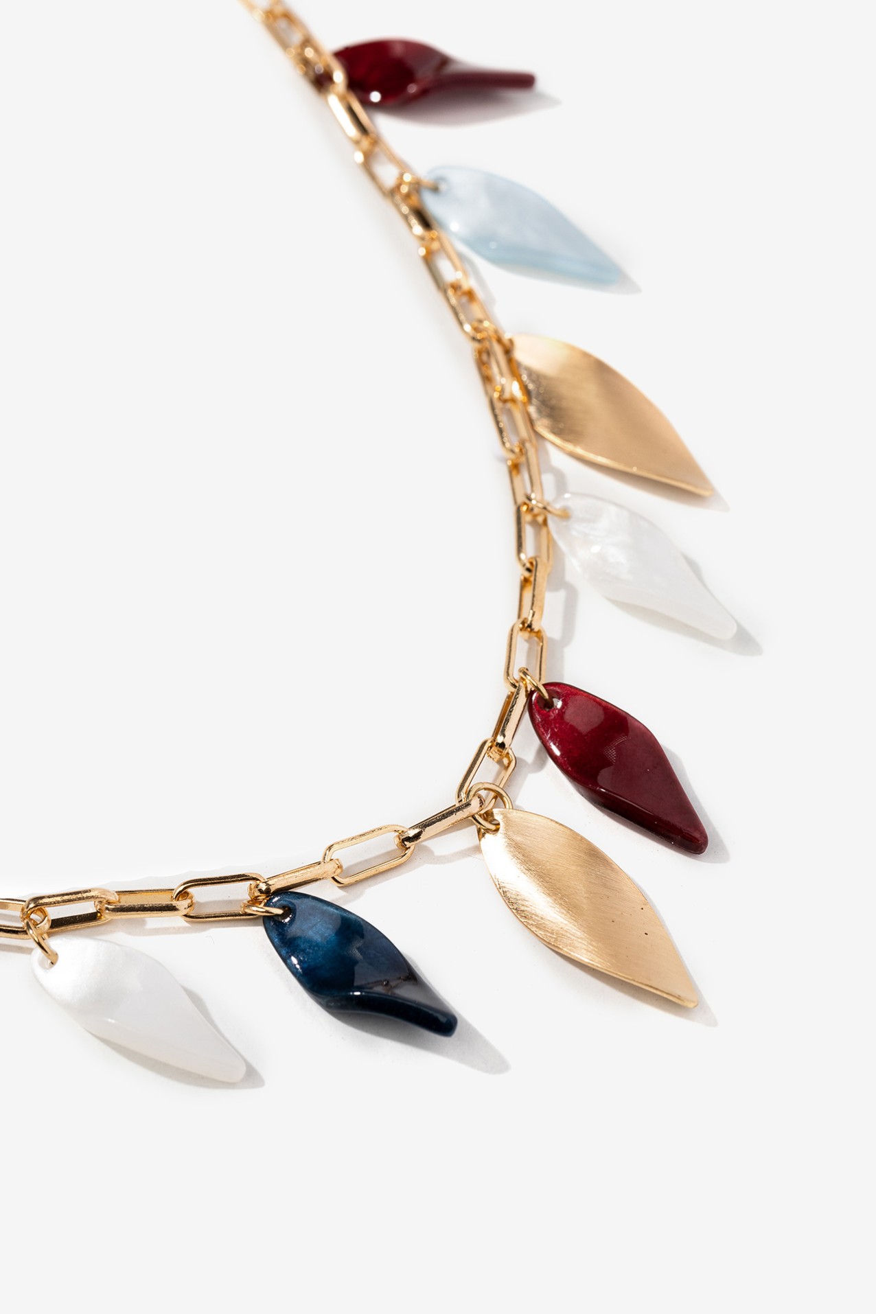 Colar Dourado com Pendentes