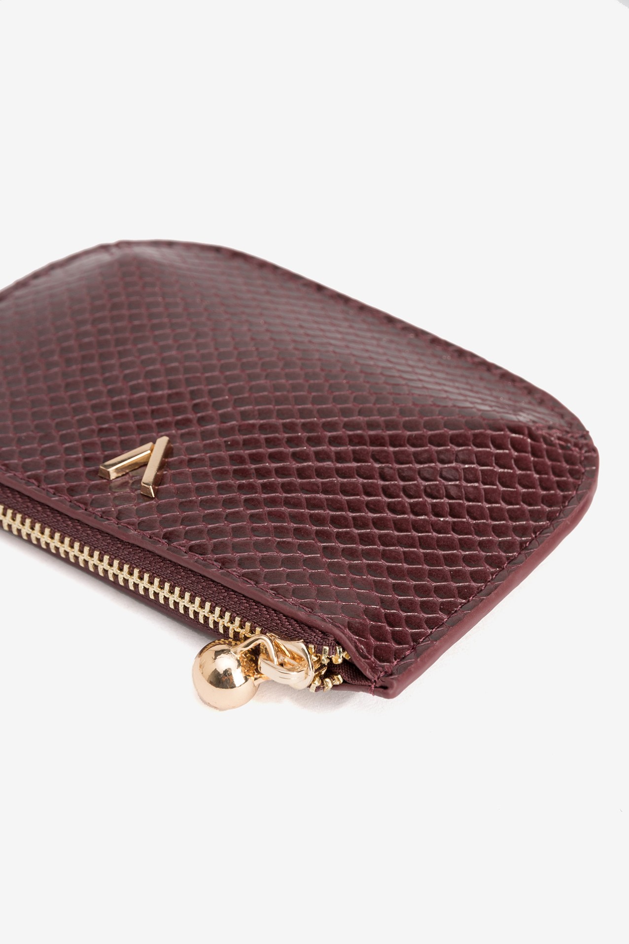 Porta-moedas em tom vinho