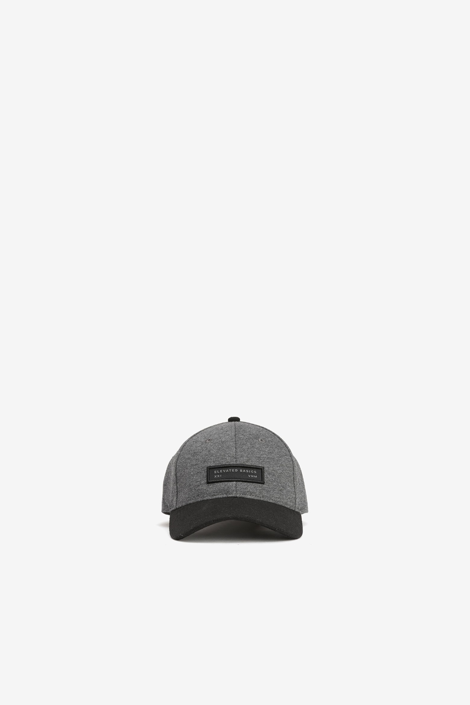 Gorra gris con visera