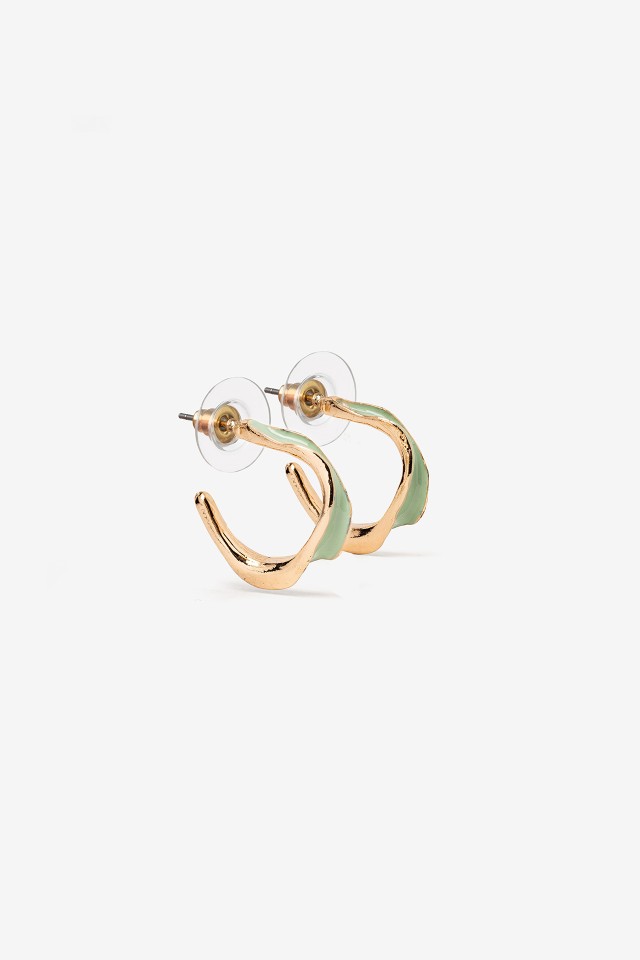 Pendientes dorados modernos