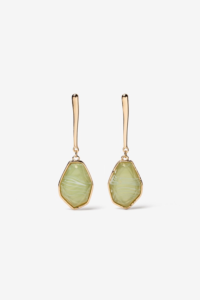Pendientes dorados con piedras