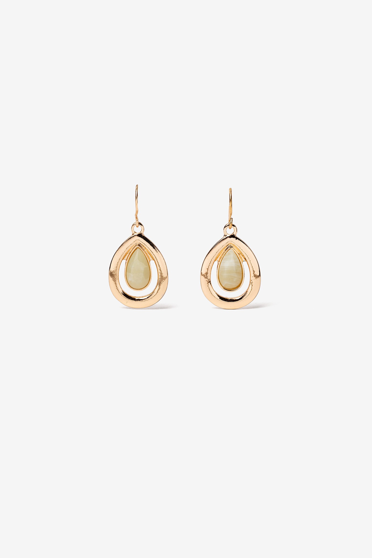 Pendientes dorados modernos
