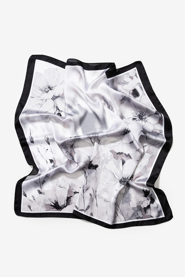 Bandana Acetinada Floral Bandana Acetinada Floral