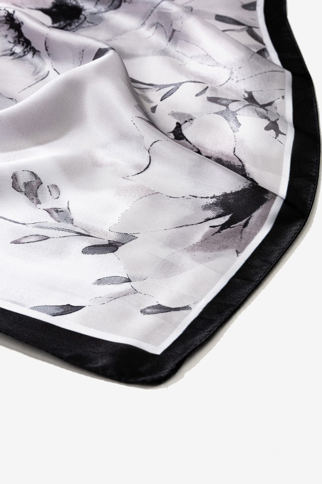 Bandana Acetinada Floral Bandana Acetinada Floral