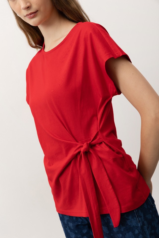 T-shirt com Amarrao Assimtrica