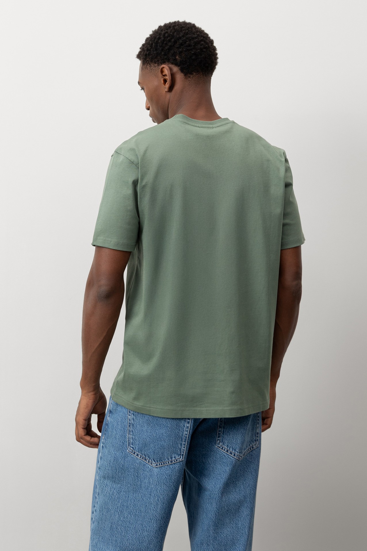 T-shirt com Mensagem em Relevo