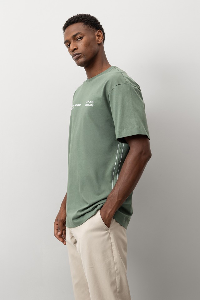 T-shirt Relaxed com Patch nas Costas