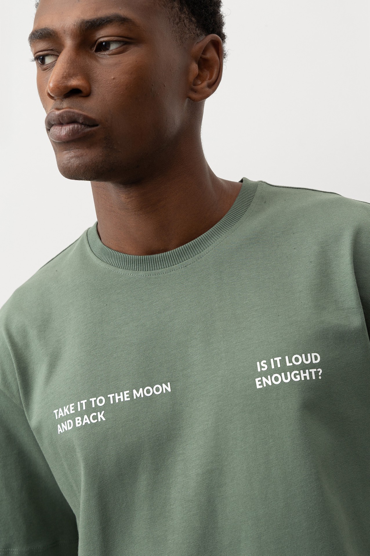 T-shirt Relaxed com Patch nas Costas