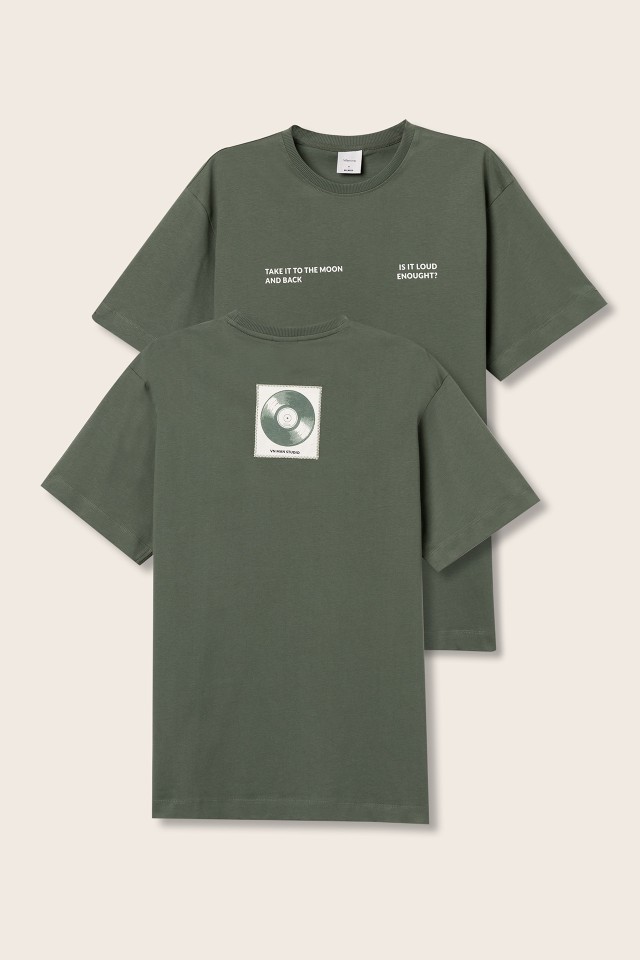 T-shirt Relaxed com Patch nas Costas T-shirt Relaxed com Patch nas Costas