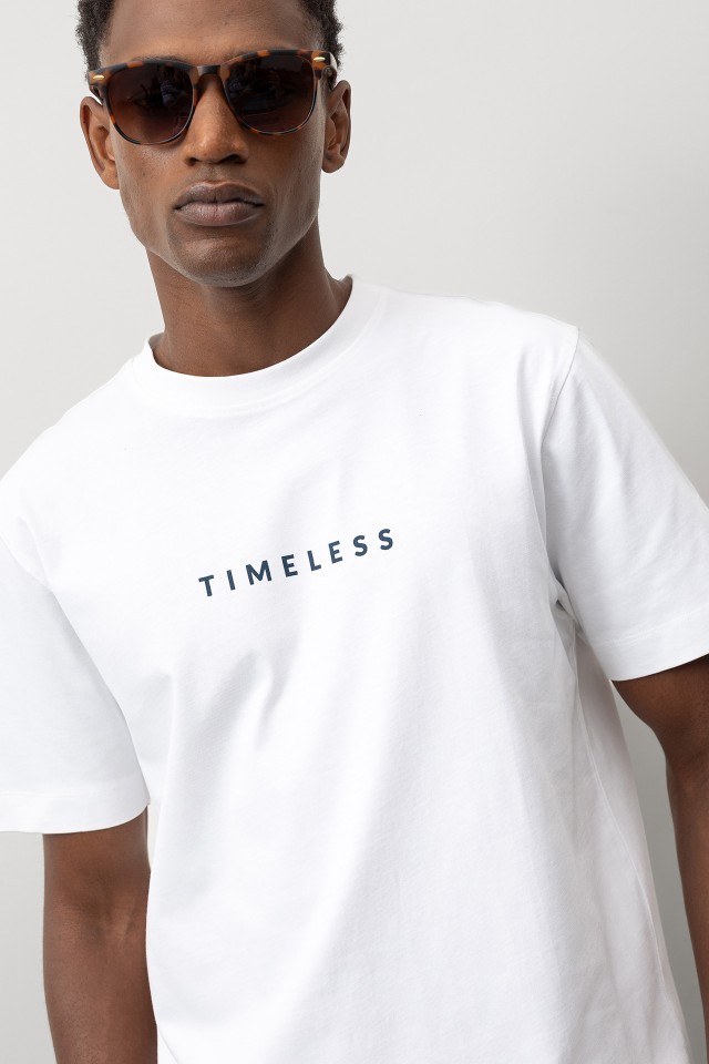 T-shirt com Costas Estampadas