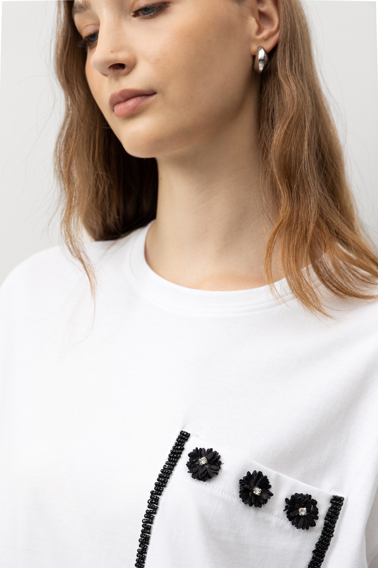 T-Shirt Oversized Com Bolsos Bordado