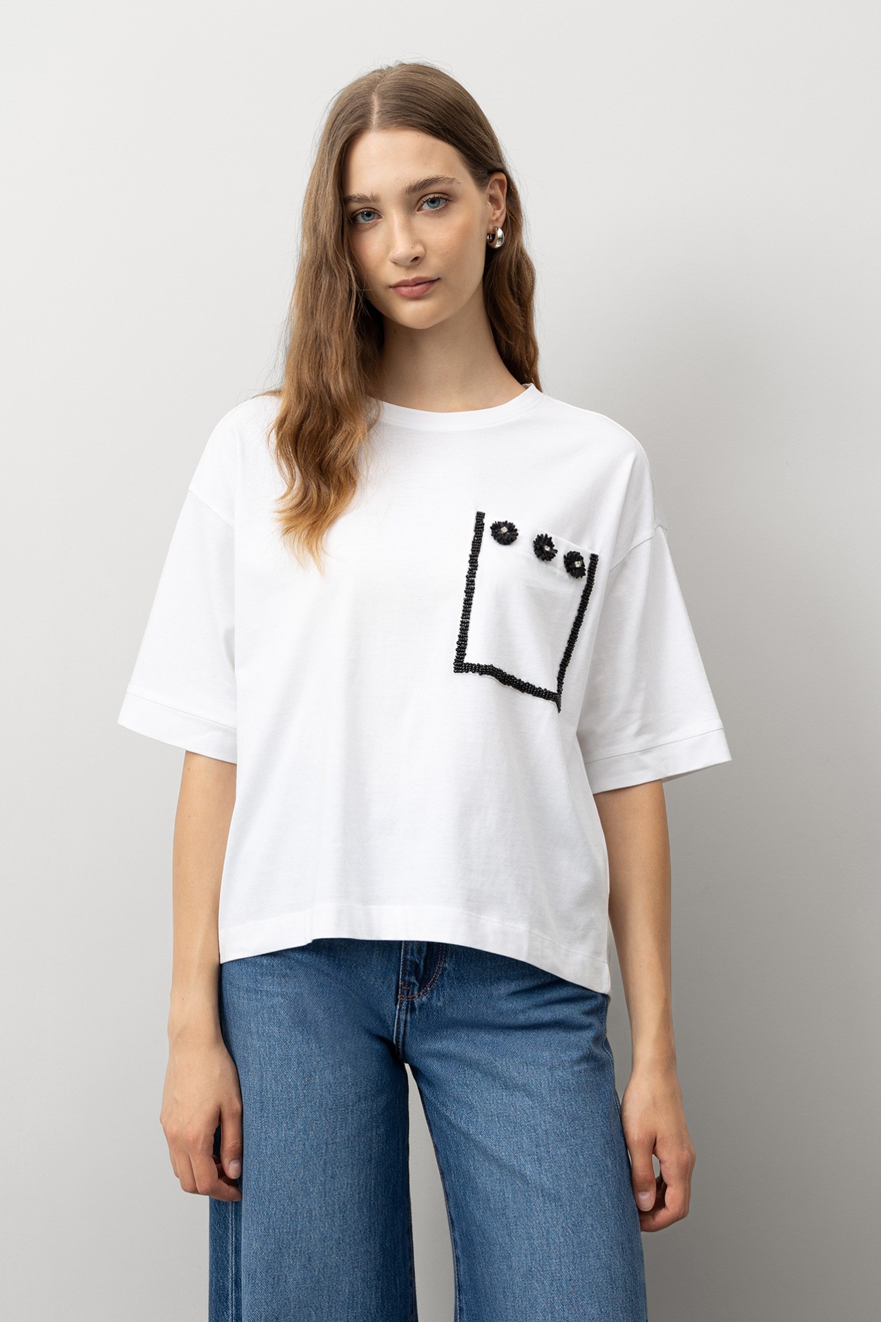 T-Shirt Oversized Com Bolsos Bordado