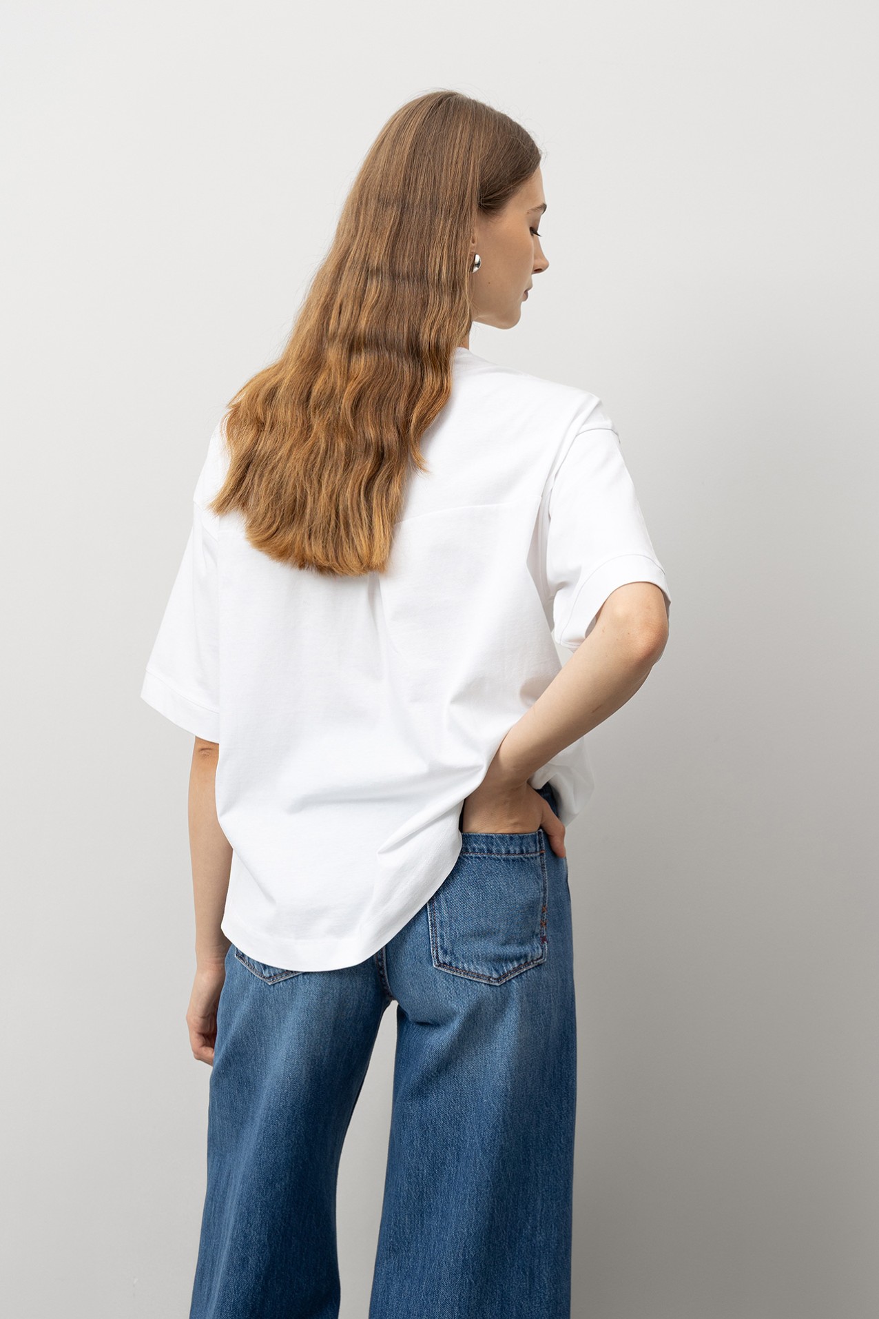 T-Shirt Oversized Com Bolsos Bordado