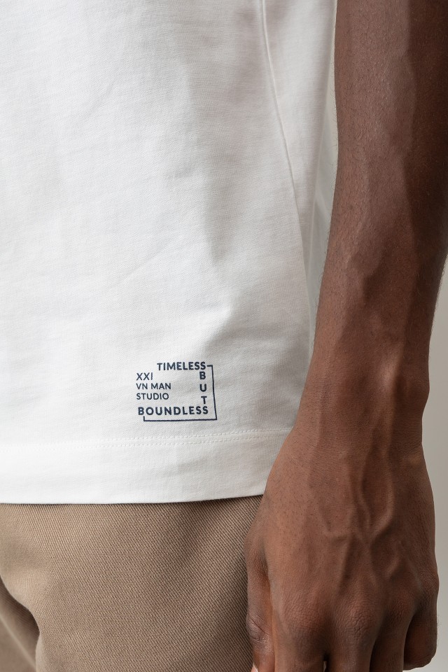 T-shirt Estampada com Relevo T-shirt Estampada com Relevo