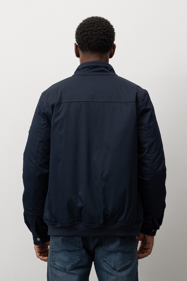 Chaqueta Acolchada con Cuello Alto Chaqueta Acolchada con Cuello Alto