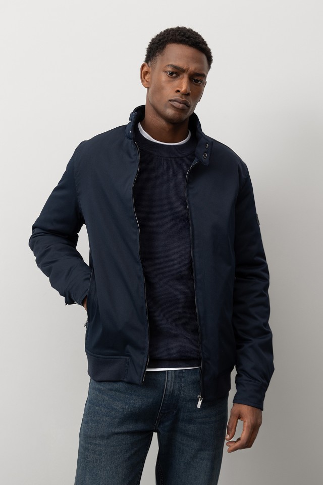 Chaqueta Acolchada con Cuello Alto Chaqueta Acolchada con Cuello Alto