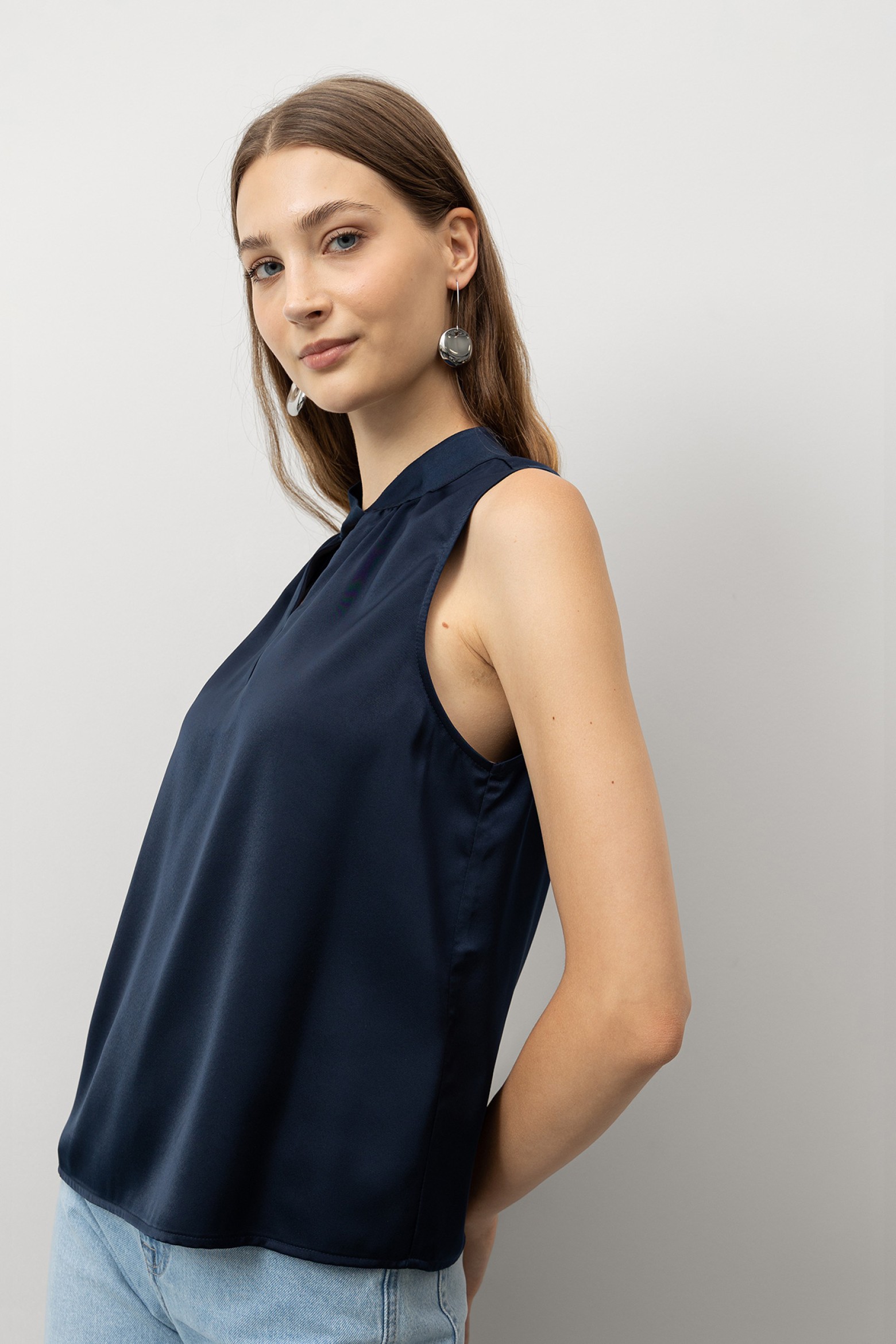 Blusa Satinada con Corte