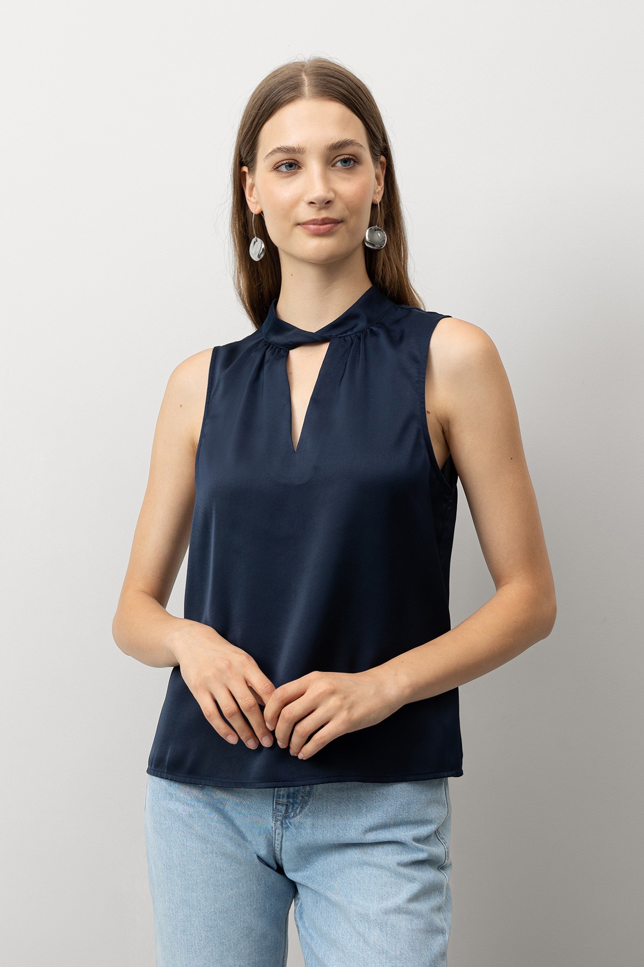 Blusa Acetinada com Recorte