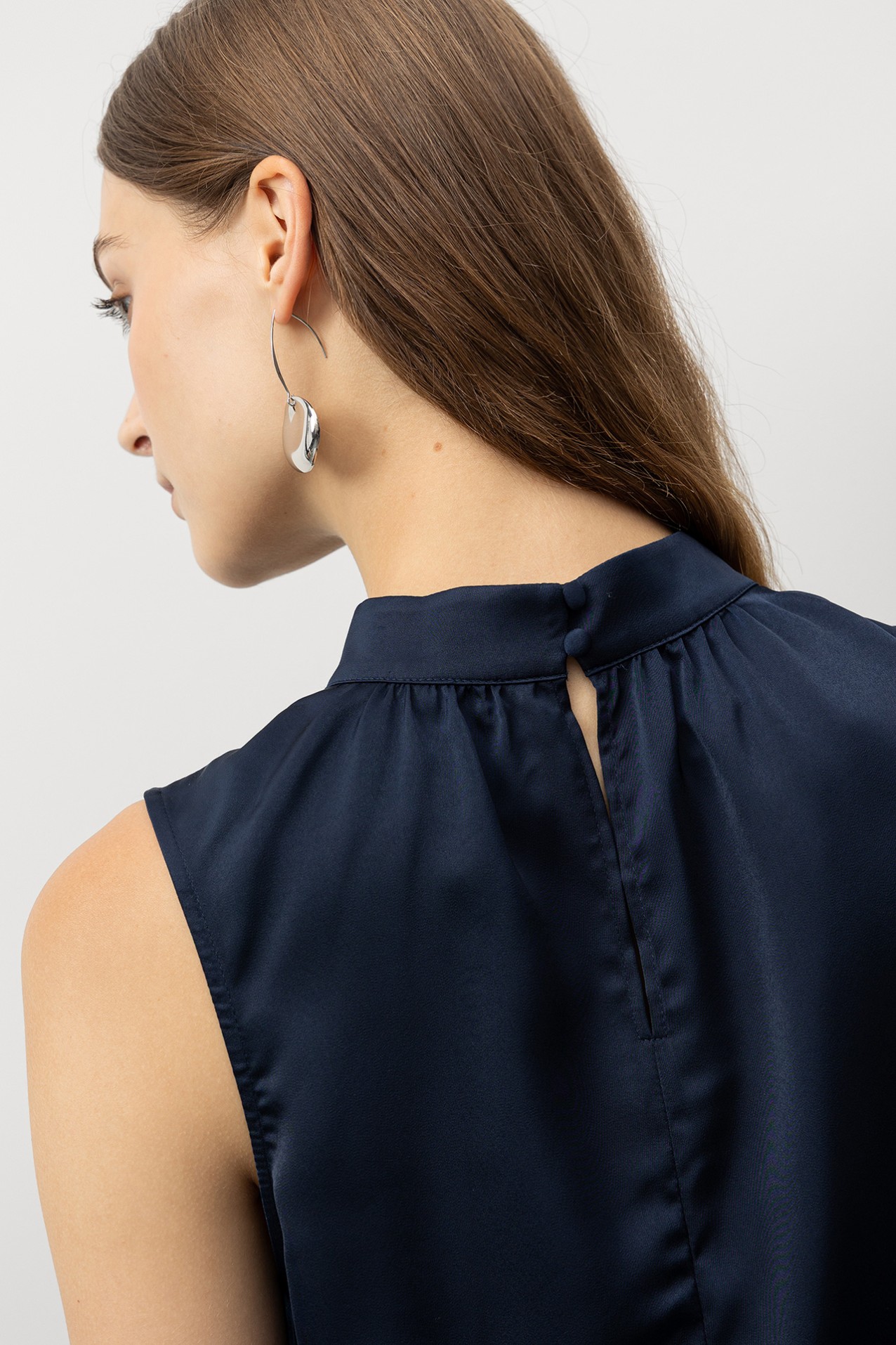 Blusa Acetinada com Recorte