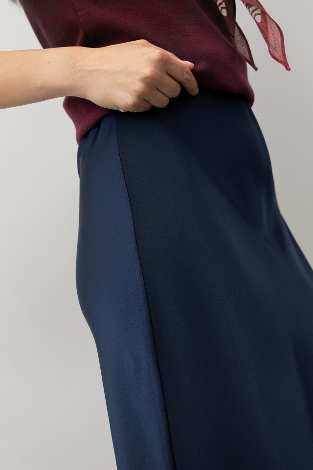 Saia Midi Acetinada Saia Midi Acetinada