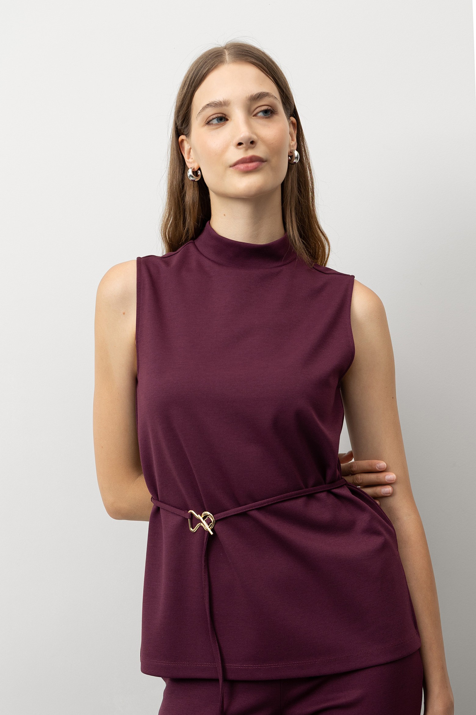 Top de Cuello Alto con Cinturn