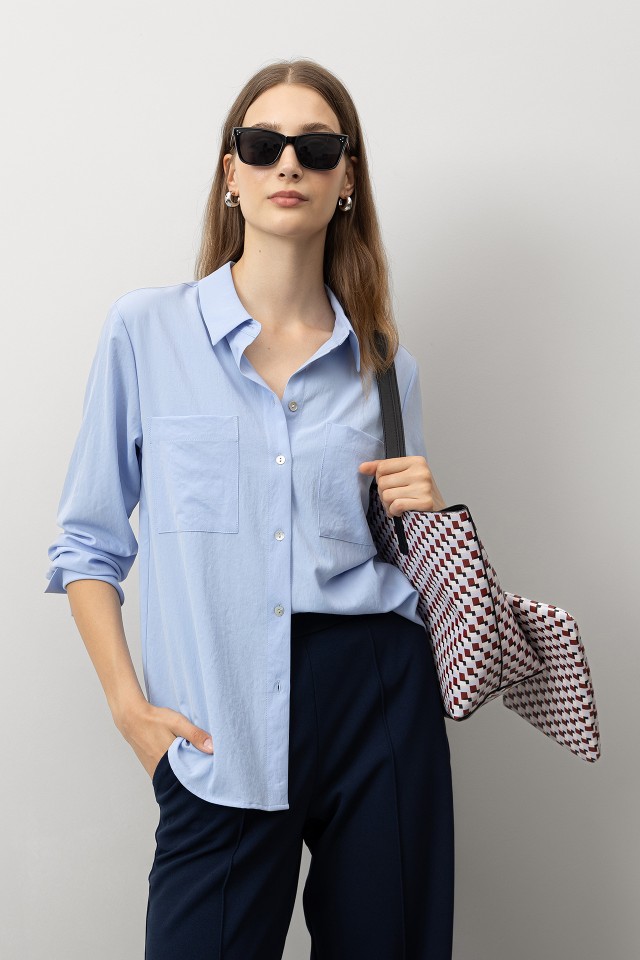 Camisa Texturizada com Bolsos