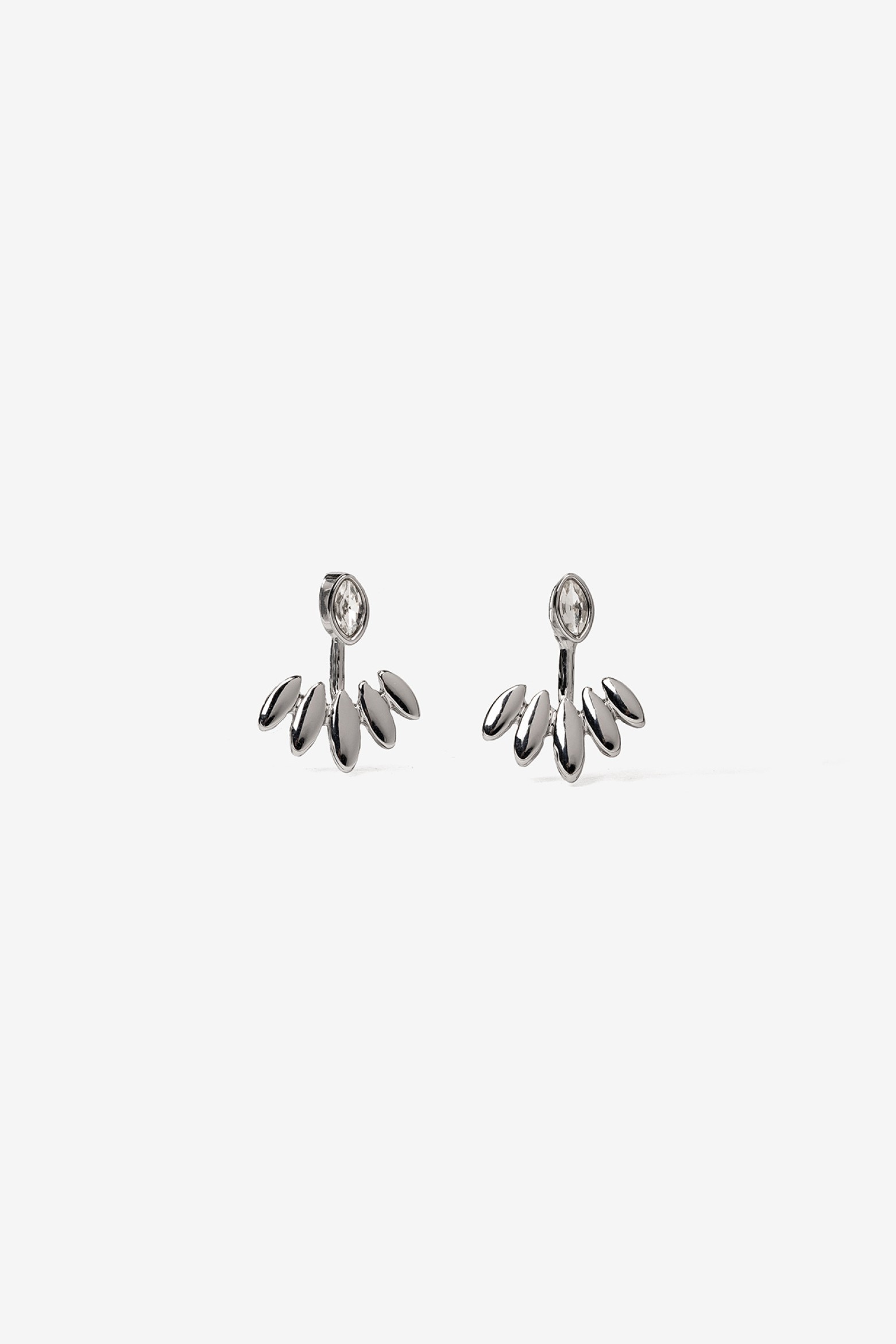 Pendientes plateados elegantes