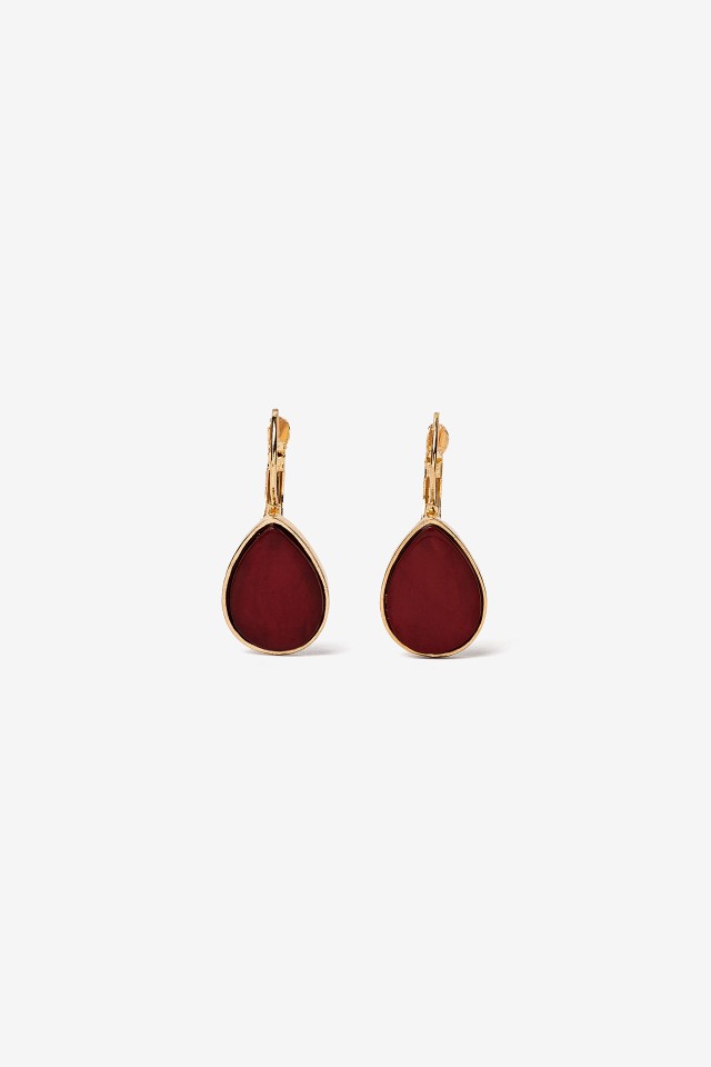 Pendientes dorados elegantes