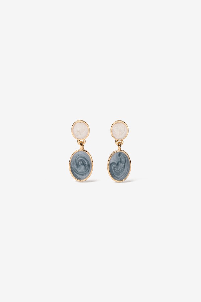 Pendientes dorados con piedras