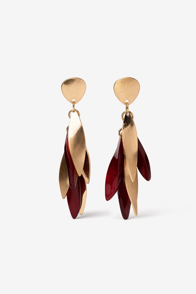 Pendientes dorados con hojas