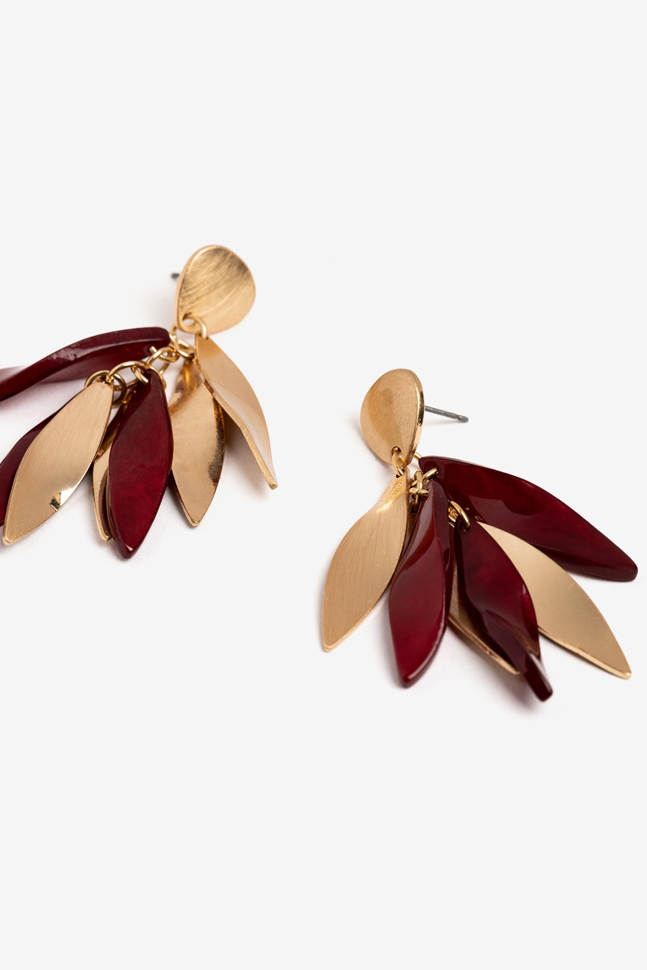 Brincos Dourados e Vermelhos