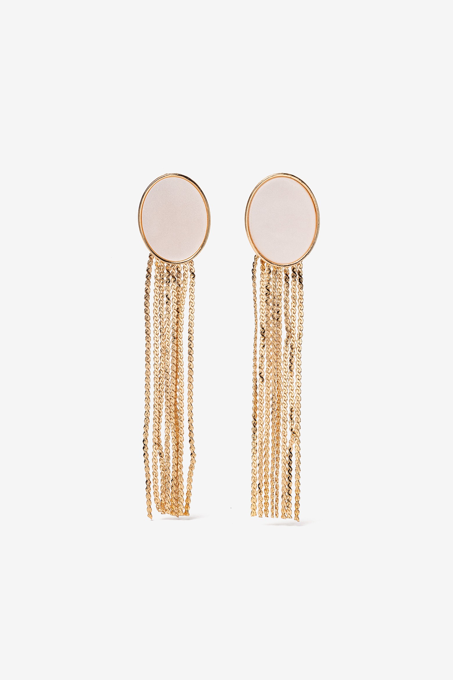 Pendientes dorados elegantes