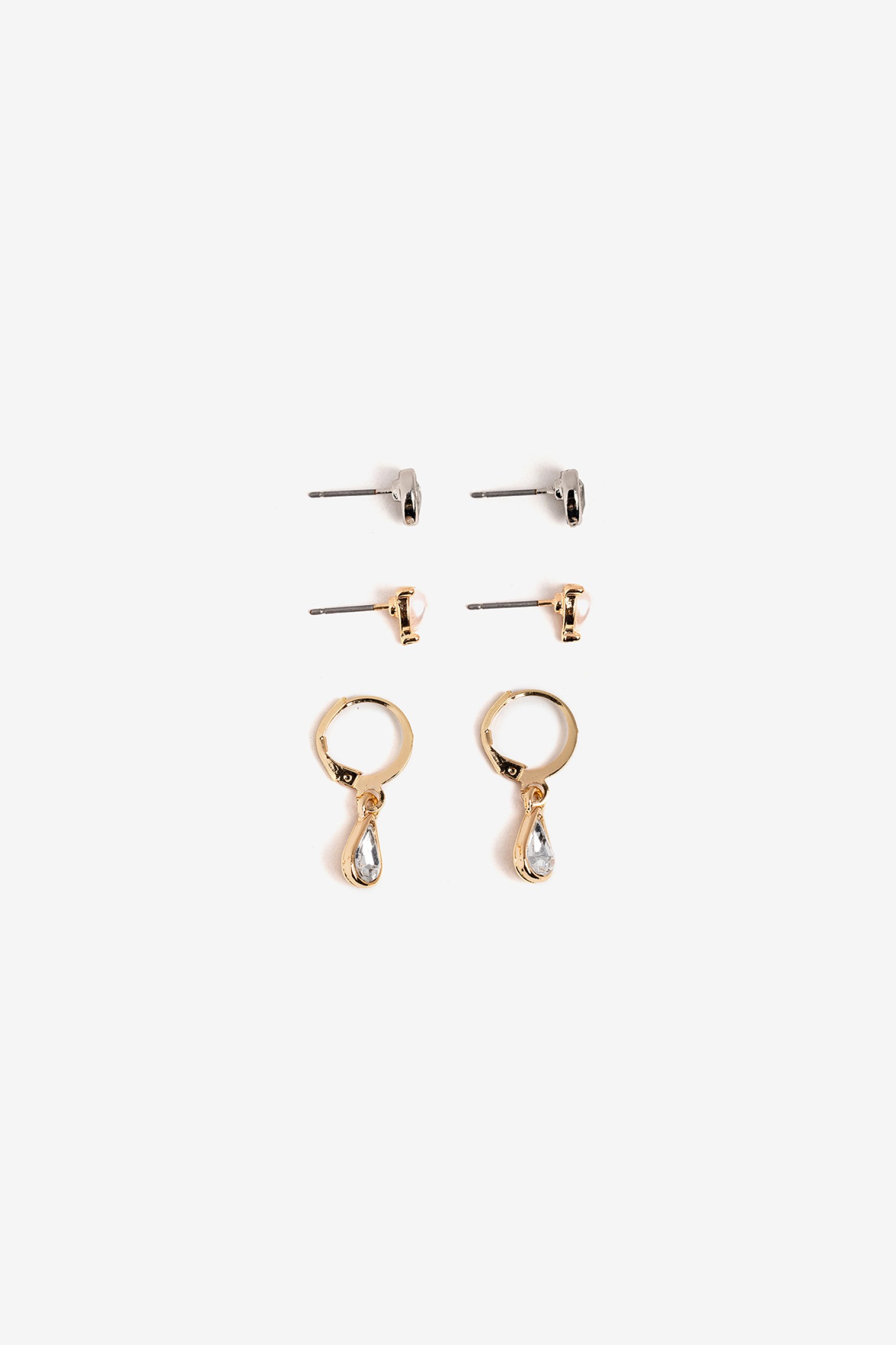 Pendientes dorados elegantes
