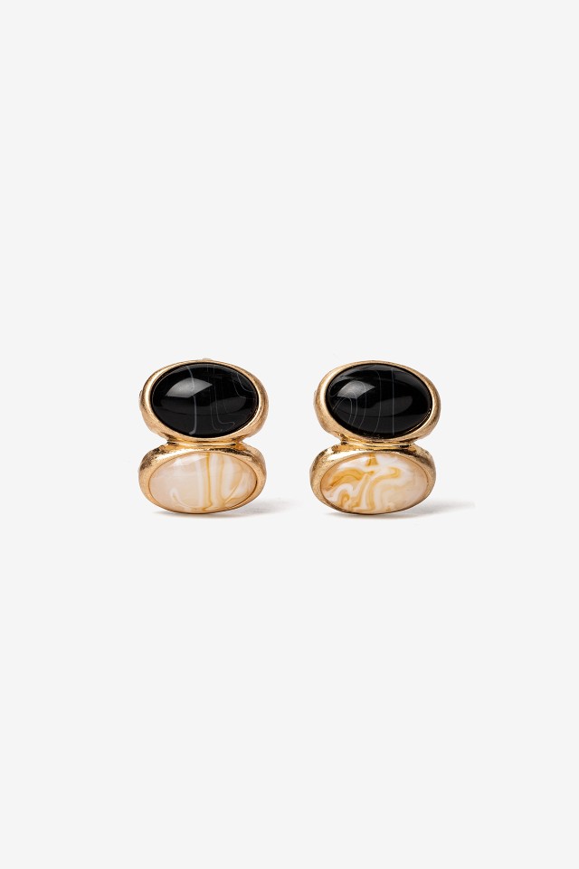 Pendientes dorados con piedras