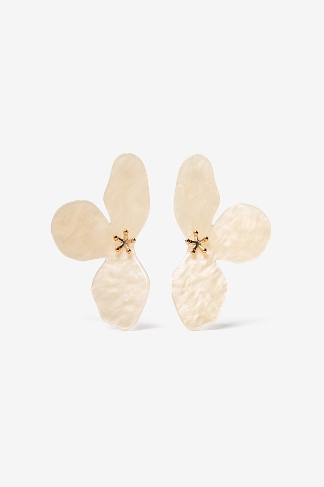 Pendientes florales dorados