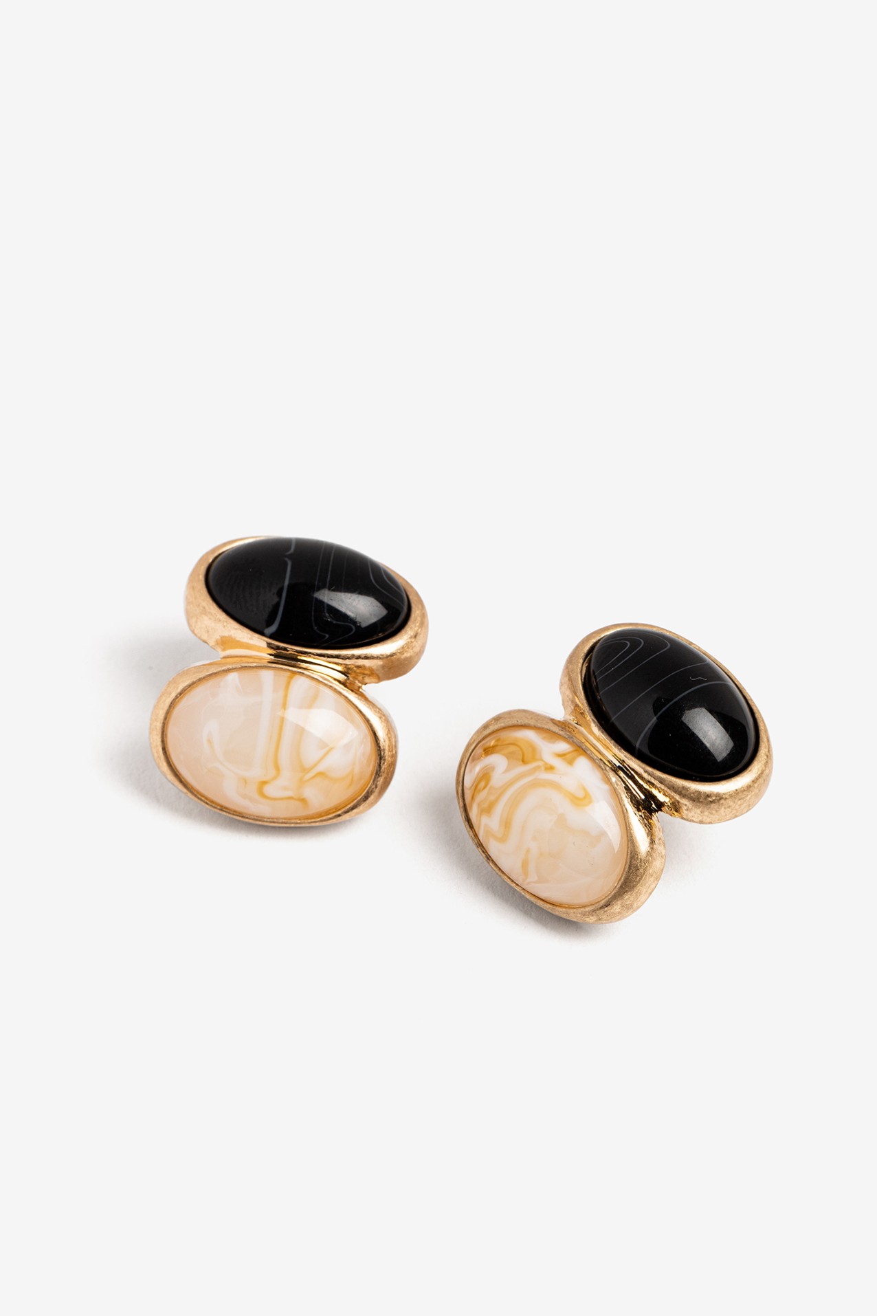 Brincos Dourados Elegantes