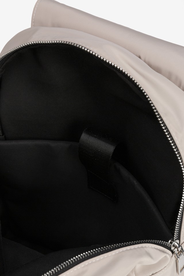 Mochila de Nylon com Charm Mochila de Nylon com Charm